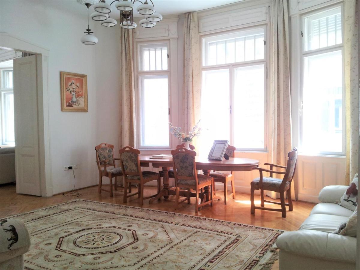 Elegance In The Heart Apartamento Budapest